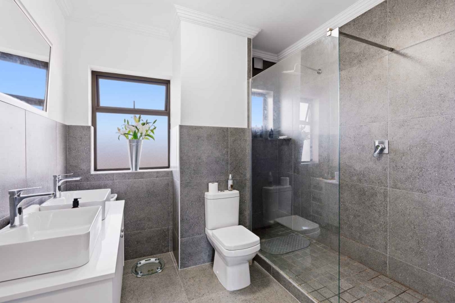 2 Bedroom Property for Sale in Sea Point Western Cape